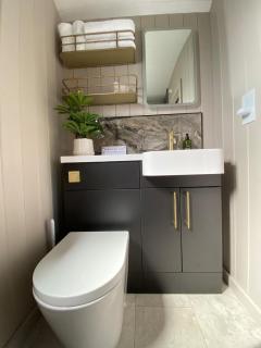 Ewes Rest Shepherds Hut - 3