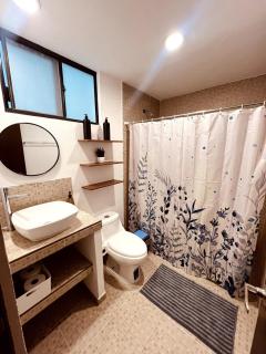 Private Patio, Peaceful and Centric - 8