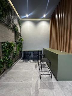 SkyView Studio 401 Premium Level & Top Views Smart Check-in - 1