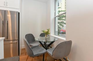 Sophisticated 3 Bedroom Duplex in the Heart of Midtown - 3