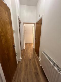 Newly Refurbished Spacious London Apartment - Sleeps 6 - 2