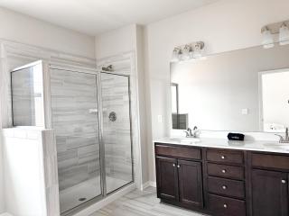 Brand New Modern Home 3BR 3ВА Stylish & Cozy - 5