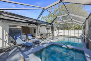 Luxury Style townhome with Pool - 1 Miles to Bucs Stadium - 7
