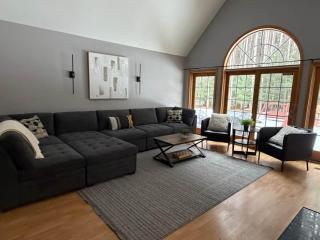 Pine Forest Villa w/hot tub 5 min from Lake - 4