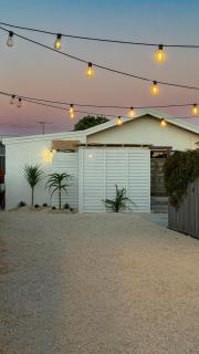 BUKKA Boutique Retreat - Walk To Beach & Dining - 4
