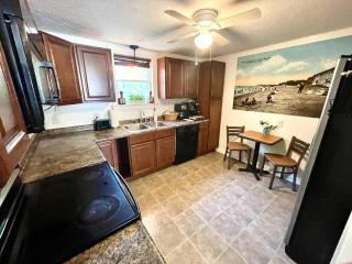 ENTIRE UNIT- Charming Century Home in Harbour Town - 5