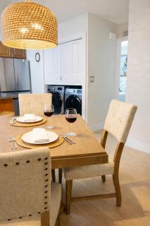 E&A SouthWest Miami Cozy 2BR Apartment with Private Parking - 4