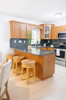 E&A SouthWest Miami Cozy 2BR Apartment with Private Parking - 3
