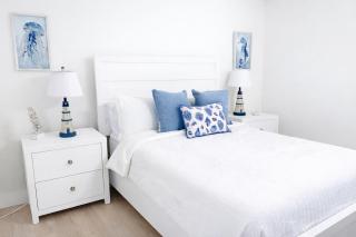 E&A SouthWest Miami Cozy 2BR Apartment with Private Parking - 4