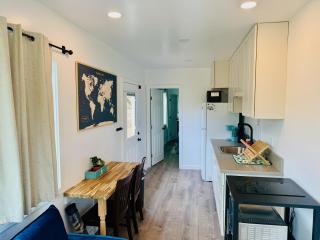 Hibiscus Hale - Perfect for 2! - 5