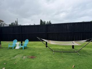 Hibiscus Hale - Perfect for 2! - 8