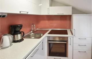 Awesome Apartment In Podstrana With Wifi - 9