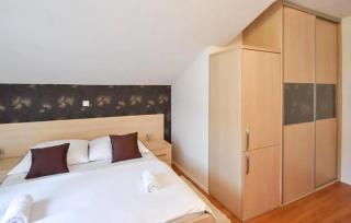 Lovely Apartment In Podstrana With House Sea View - 7