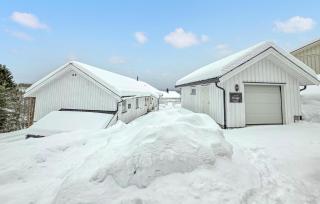 3 Bedroom Awesome Apartment In Vinje - 3