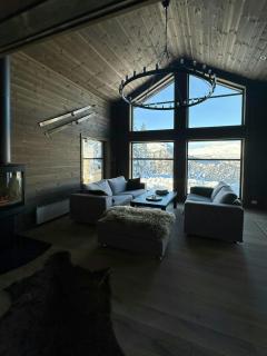 Mountain Cottage For Year-Round Outdoor Activities - 2