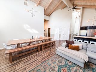 Deschutes Riverfront Retreat - Sleeps 30, Riverfront, HotTub, PoolTable, DiscGolf - 6