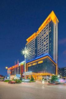 Golden Phoenix International Hotel - 3