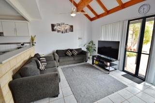 Blue Ocean Villa 2 - Kalbarri, WA - 6