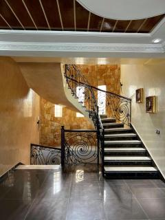 Luxury 3 Level Villa, With 5 bedrooms Pool & Garden - 0