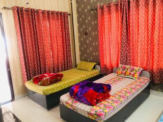 Osho Sumeru Homestay W Veg Wifi Parking - 8