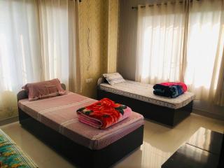 Osho Sumeru Homestay W Veg Wifi Parking - 9