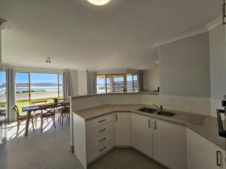 Pelican Shore Villa 1- Kalbarri WA - 7