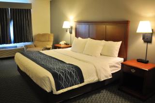 Dunes Express Inn and Suites - 2