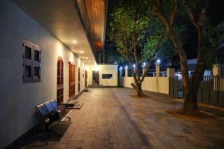 Silver sand Modern 2BHK Stay Near Lakeshore Hospital - 1