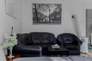 Charming 1BR Apartment with Garden Near Danube River - 3