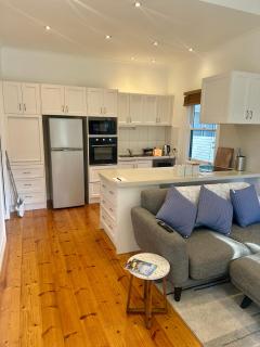 Botanical Gardens Cottage - 6