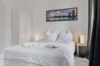 Bright 1BR Flat Near Danube River Millennium Tower - 0