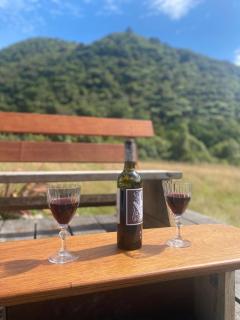 Alpacas Off Grid - Treehouse and Hut - 7