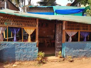 Rose & Lotus Beach Hotel - 0