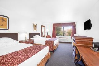 Ramada by Wyndham Barstow - Barstow - 8