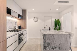 Queen’s Wharf | Skyline Getaway | Pool + Views - 7