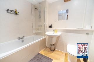 Rustic 2BR Loft Exposed Brick & Beams - 7