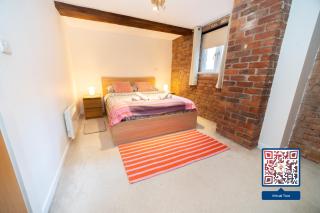 Rustic 2BR Loft Exposed Brick & Beams - 2