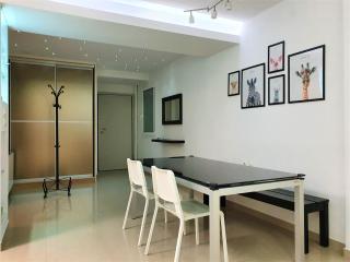 Downtown Living Central 2BR Free Private Parking - 0