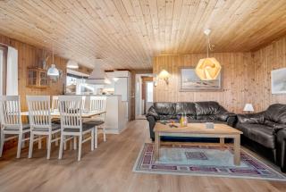 Lovely Holiday Home With A Large Terrace And Outdoor Hot Tub, 500 Meters From The North Sea - 7