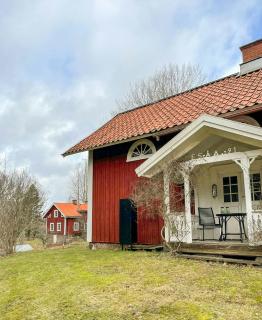 Authentic Småland Farmstead With Private Lake - 9