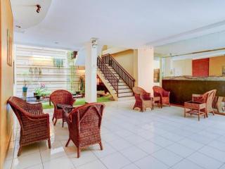 OYO Flagship 90425 Hotel 22 - Surabaya - 8