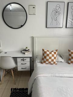 Urban charm studio retreat - 6