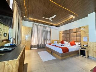 Nest by Canadian Cottage # Near Mall Road # Mountain view # Free car Parking # Open rooftop cafe # Best hotel in dharamshala - 6