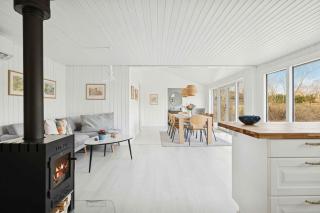 Bright Holiday Home With Sunny Terrace - 5