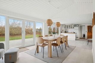 Bright Holiday Home With Sunny Terrace - 2