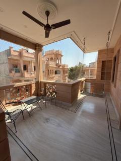 ''Heritage Escape'' Luxe Room with Balcony - 4