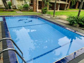 Airport City Leeads Hotel - 5