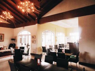 Country Chateau Hotel - 9