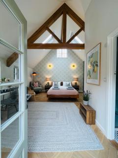 Luxury Designer Boutique Annexe - Walk to Award Winning Pub - 0
