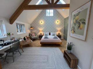 Luxury Designer Boutique Annexe - Walk to Award Winning Pub - 4